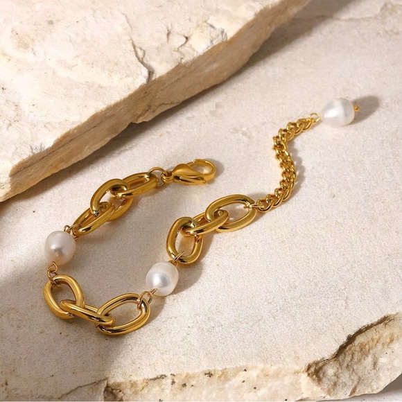 18K Gold Plated Freshwater Pearl Bracelet - Picture 5 of 9